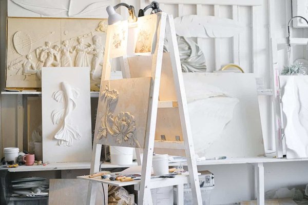 Comment organiser une compétition de sculptures de sable sur des thèmes de contes de fées ?